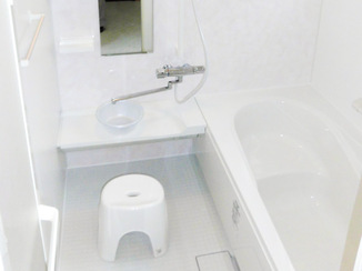 バスルームリフォーム 広々として動きやすく負担も軽減される浴室