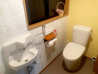 トイレリフォーム 安心して使用できる、明るい雰囲気のトイレ