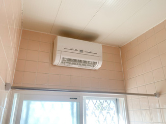 バスルームリフォーム 浴室内のカビを防ぎ、衣類乾燥にも使える浴室換気乾燥暖房機