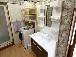 洗面リフォーム こだわりの内装で雰囲気が一新した洗面所